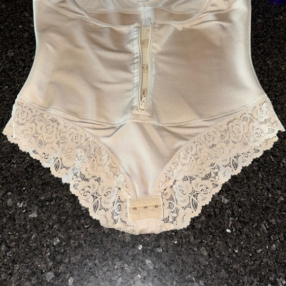 Nude Lace Trim Shapewear - Picture 5 of 6